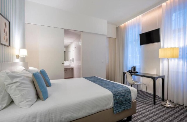 Relaxing Room with Kitchenette | Quick Access to Local Attractions