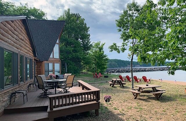 Relaxing Sandy Beach Retreat on Lake Superior