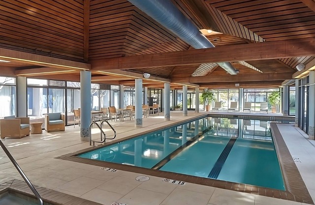 Relaxing Stay, Convenient Location! Pets Allowed, w/Pool, Near Marina Mall