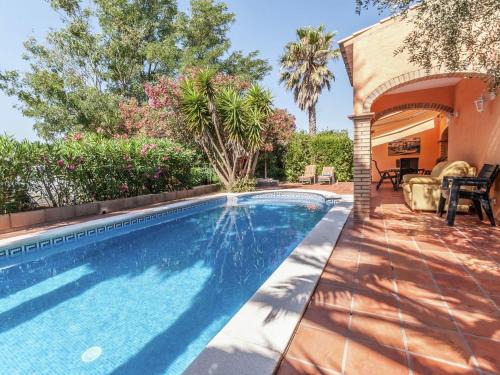 Relaxing Villa Steps from Beach