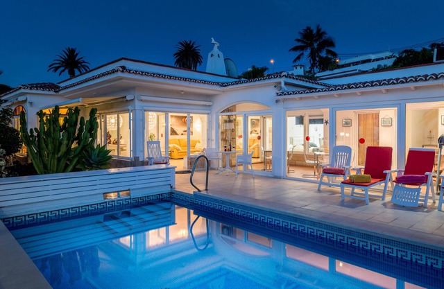 Relaxing villa. Heated pool. Luxurious views. Massage