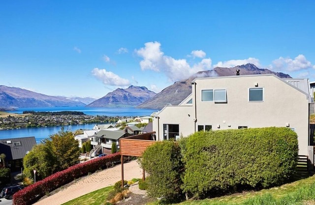 Remarkable Views, Walking distance to Town