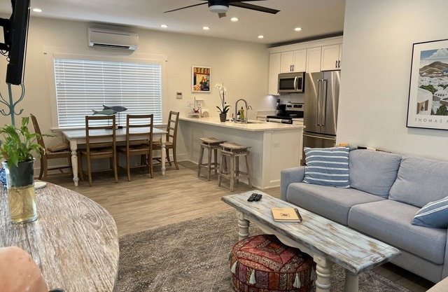 Remodeled 1 BR across from Beach. Restaurants, bars, shops. Extended stay rates.