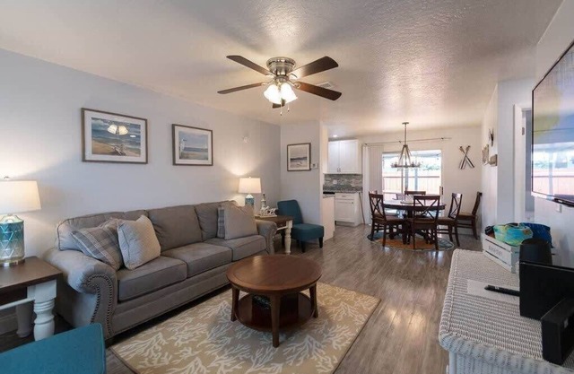 Remodeled 2 Bedroom Coastal Charmer