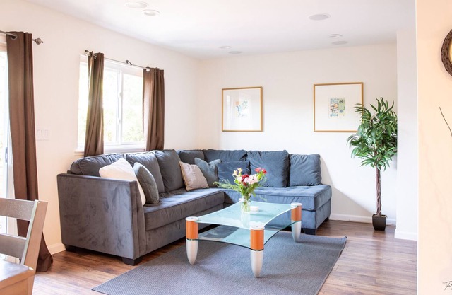 Remodeled 3 bedroom 2 bathroom townhome