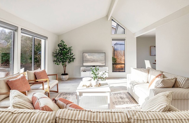 Remodeled 4BR Artistical Villa/ Gym&Music&Game
