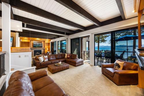Remodeled 4BR Lakefront with Exceptional Amenities
