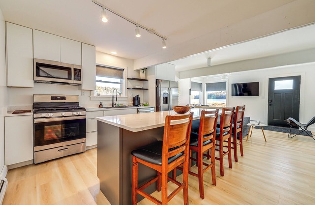 Remodeled Home w/River Views in Frankfort!