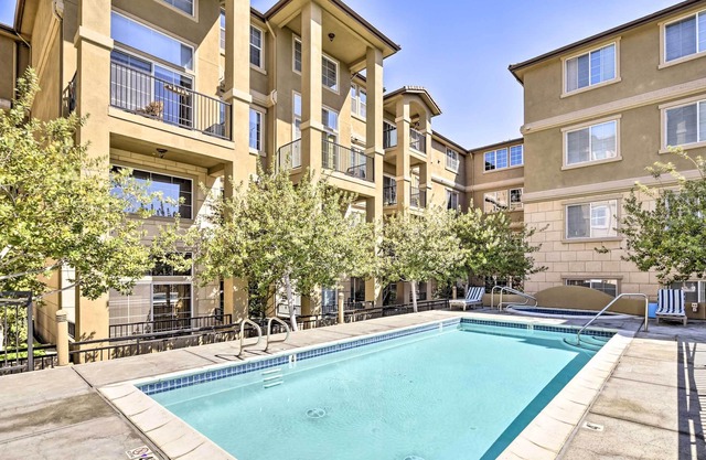 Remodeled Loft Condo: Balcony, Pool + Hot Tub