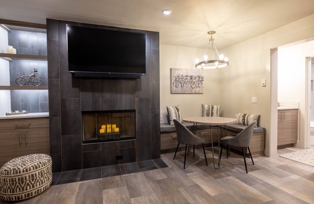 Remodeled modern condo at Seventh Mountain Resort