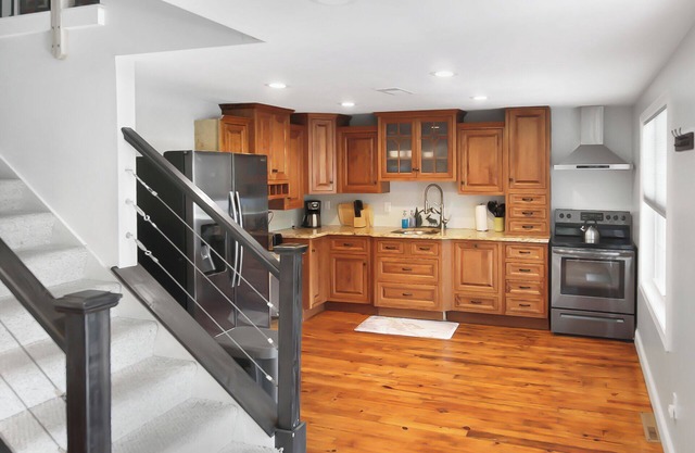 Remodeled Newfound Lake w water views home sleeps 10 -close to ski mountains!