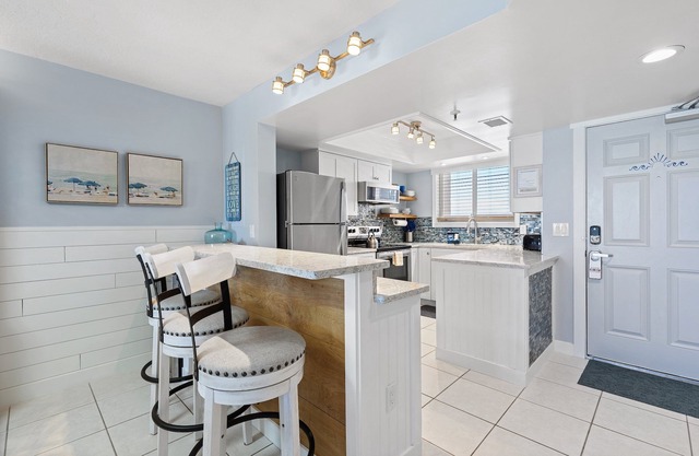 Remodeled Oceanfront Condo - Balcony, Beach, Pool
