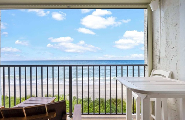 Remodeled Oceanfront 2 Bedroom condo Dog Friendly