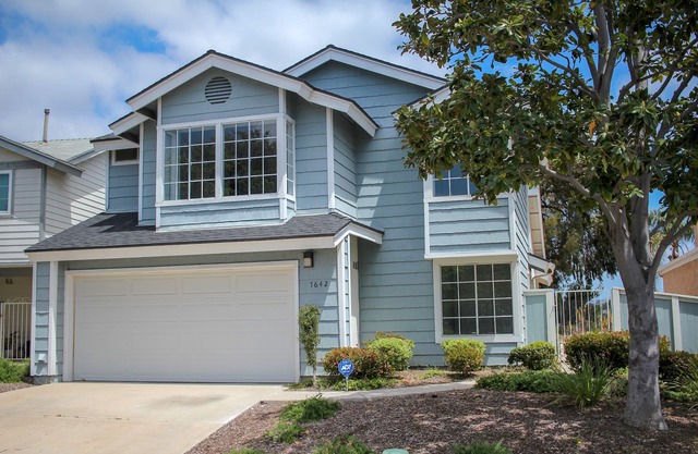 Remodeled San Diego 3 bed, 2.5 bath with enclosed private, furnished backyard!