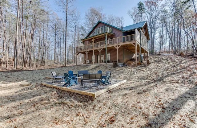 Remodeled Spacious Cabin Near Helen, Georgia