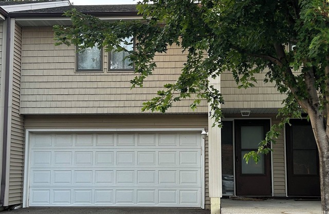 Remodeled Townhome - Close to - The Lake - Quaint Downtown - The Hospital