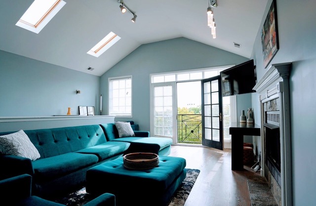 Remodeled West Loop Apartment Near United Center