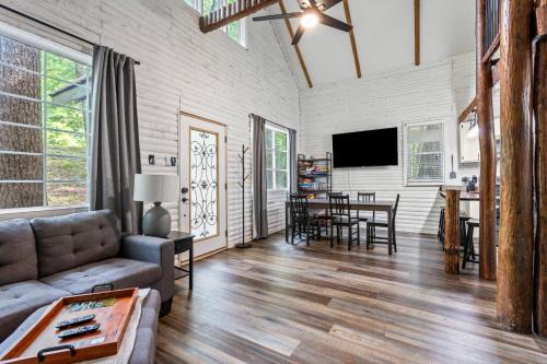 Remote Cabin, Close to Natural Bridge, 2Bedroom