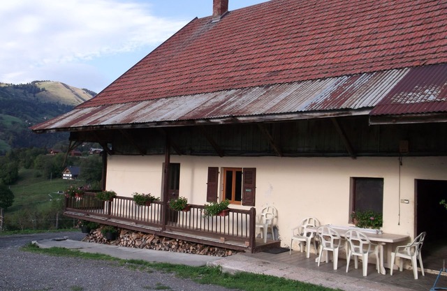 Renovated farmhouse with panoramic views