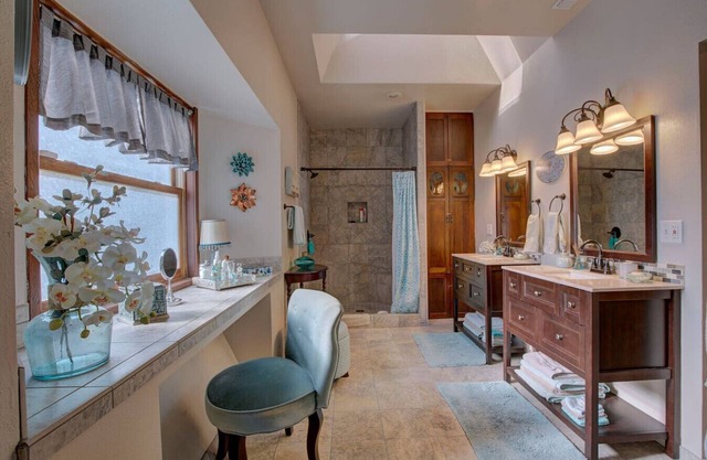 Renovated 1912 Home 2B/2B w/King&Queen fenced yard