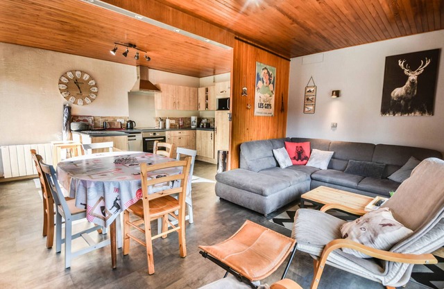 Renovated 2-BR Apt in Les Gets Center, Sleeps 6, Balcony, Parking