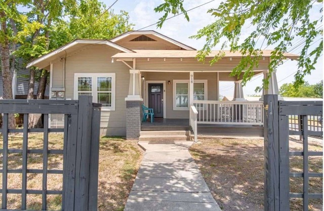 Renovated 2BR/2BA Near Downtown