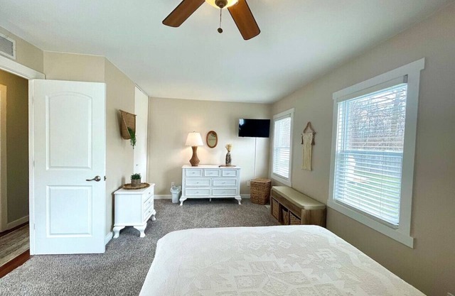 Renovated 3 BR 1 BA, Prime Spot!