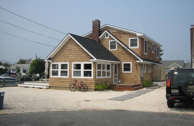 Renovated 5 Bedroom 2 Bath Waterfront Summer Beach House