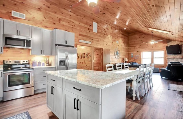 Renovated*5 Minutes to Wisp*Fast Wi-Fi*Hot Tub