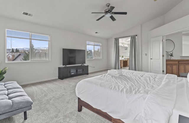Renovated 5BD/3BA Reno/Tahoe Getaway