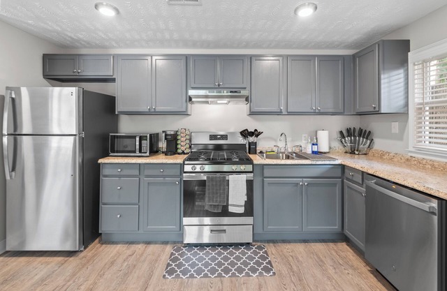 Renovated 5BD Townhome; 2 Minutes from Serene Marietta Square Highlights