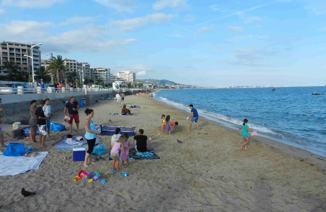 Renovated apartment 50 m from the sea, parking, swimming pool