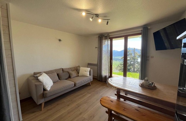 Renovated Apartment with Terrace, Ski Locker, and Modern Amenities