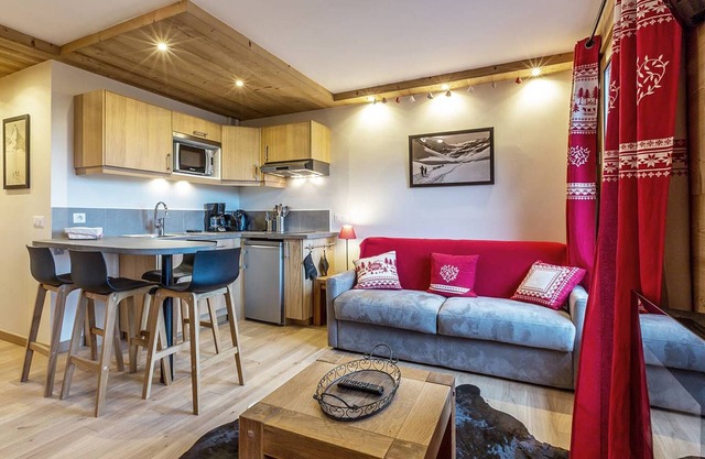 Renovated apartment in Méribel, near slopes, balcony, sleeps 4