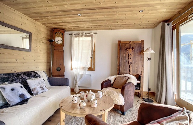 Renovated apartment, large balcony, near slopes and center