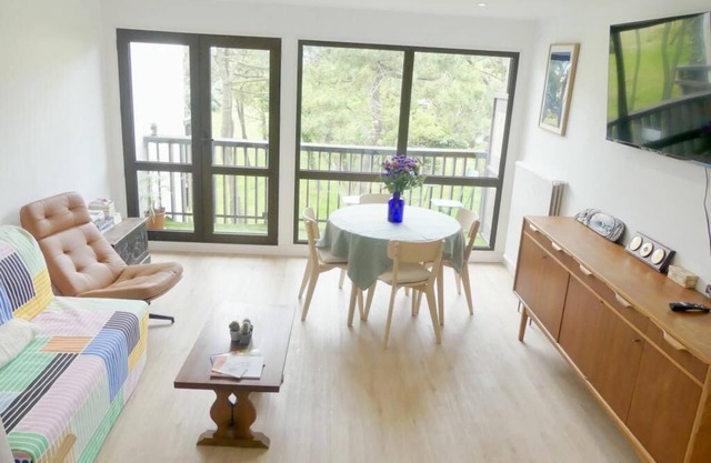 Renovated apartment near beach& center