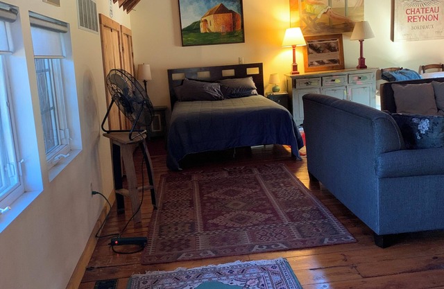 Renovated barn with large backyard, grand piano and pet friendly