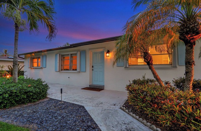 Renovated Bungalow with Pizza Oven and Hot Tub!