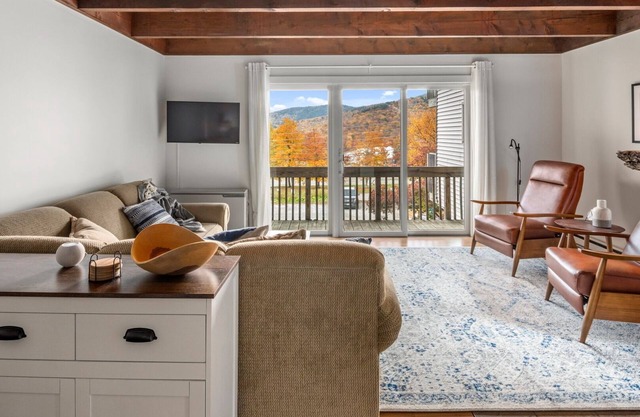 Renovated Condo: Steps to Snowflake Lift, Pet-Friendly