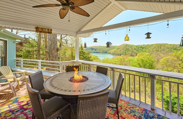 Renovated Cottage! Overlooks Dale Hollow!