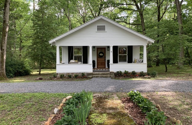 Renovated Cottage - Walk to Downtown Mentone