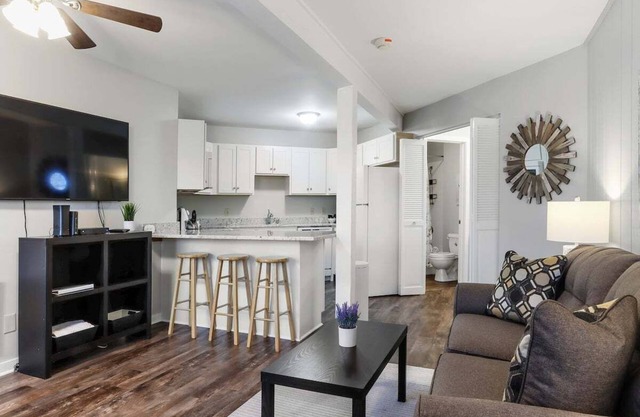 Renovated Country Club Condo |Abbey Springs Resort |Golf Course |Tennis Courts |Indoor/Outdoor Pools