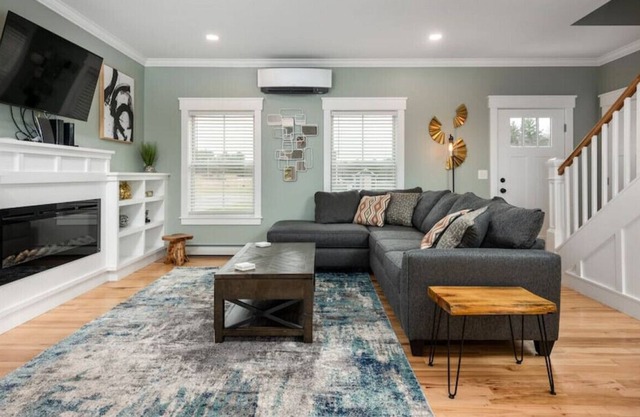 RENOVATED FAMILY HOUSE | NEAR PORTLAND + BEACHES