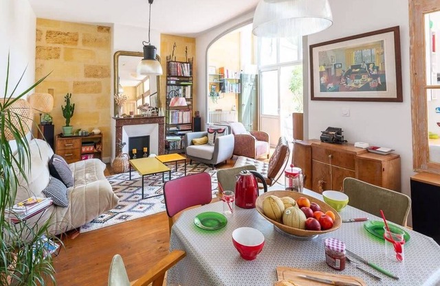Renovated Furnished Townhouse With 2 Bedrooms & A Splendid Terrace