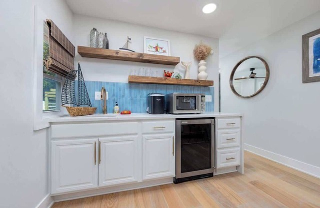 Renovated Getaway for 2 ~ Hot Tub and Fire Pit!