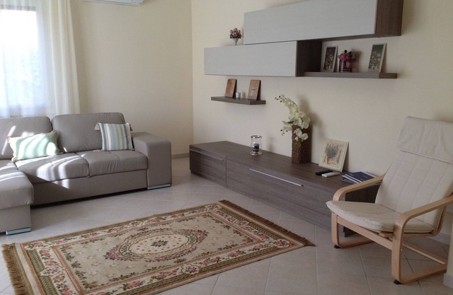 Renovated Ground Floor Apartment Between Pietrasanta & Versilia Beaches