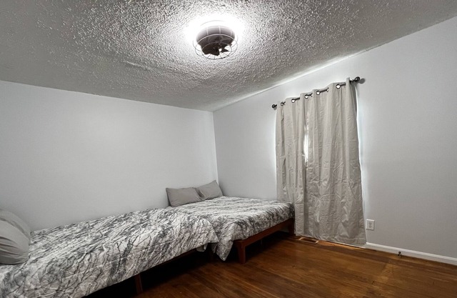 «Renovated home granite countertops gas range yard BBQ bars restaurants coffee «