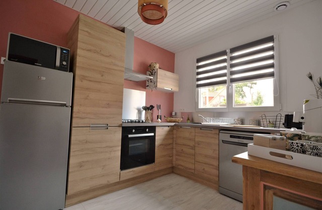 Renovated house located 5 minutes from the beach and playground, close to shops.