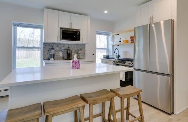 Renovated Hudson Valley Apartment w/ Fire Pit!