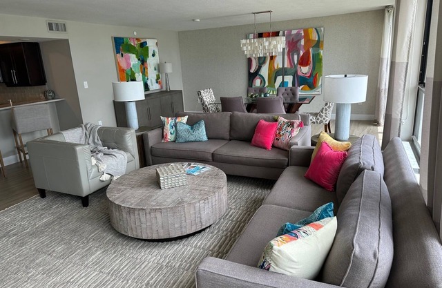 Renovated Luxury Unit Downtown Sarasota with Amazing Water Views